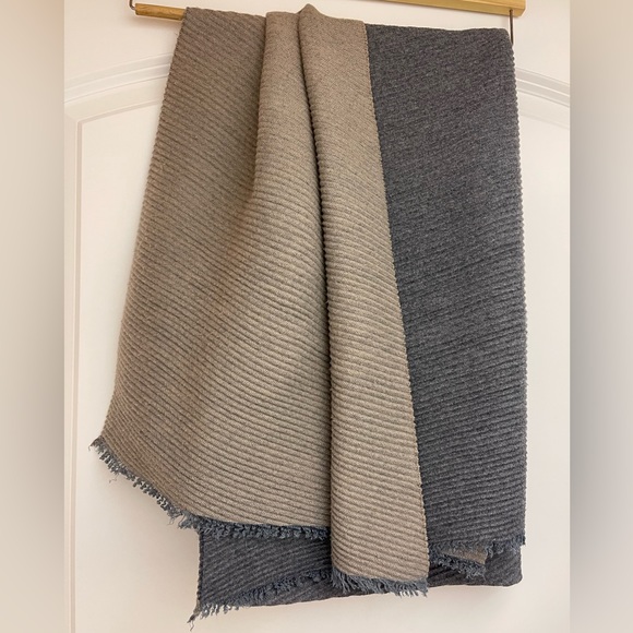 4th & Union Large Grey & Tan Scarf - Picture 5 of 7